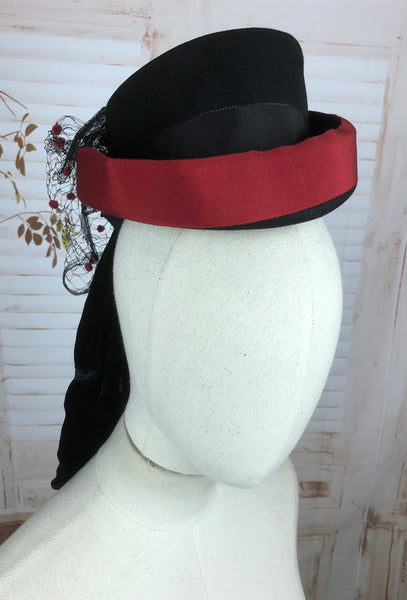 Amazing Original Vintage 1940s 40s Red And Black Toy Tilt Hat With Integral Velvet Snood