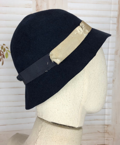 Original 1930s 30s Vintage Navy Blue Cloche Hat