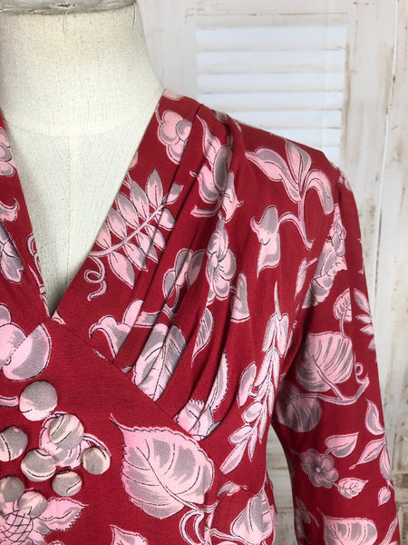 Original 1940s 40s Vintage Red Crepe Novelty Print Dress With Pleats And Decorative Grape Design Buttons