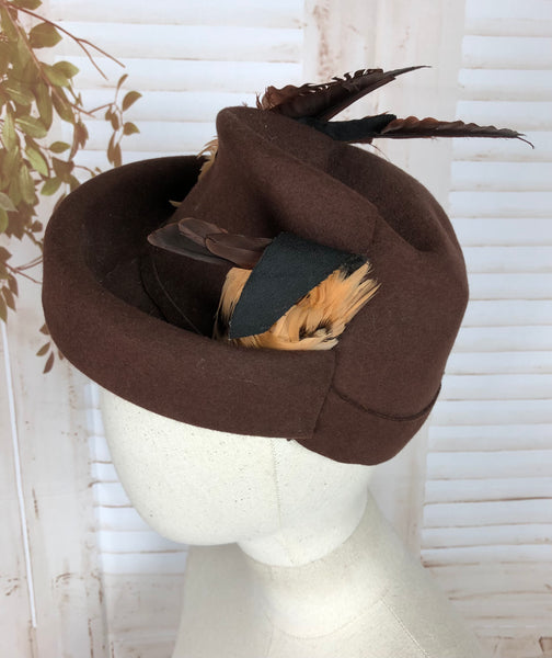 Original Vintage Brown 1940s 40s Felt Tilt Hat With Decorative Feathers