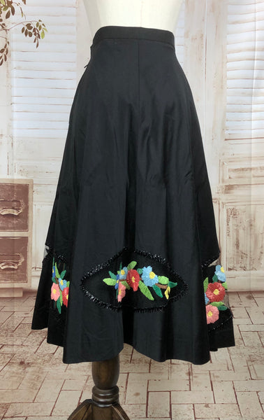 Original Vintage 1950s 50s Black Taffeta Skirt With Embroidered Straw Flowers