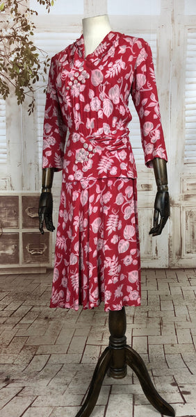 Original 1940s 40s Vintage Red Crepe Novelty Print Dress With Pleats And Decorative Grape Design Buttons