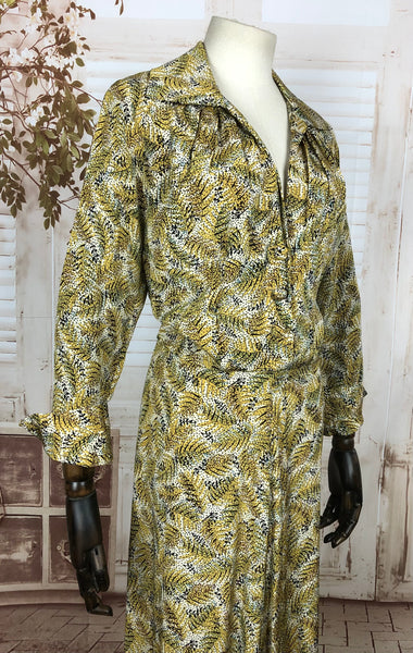 Original 1940s 40s Vintage Yellow Mustard Rayon Fern Leaf Novelty Print Summer Dress