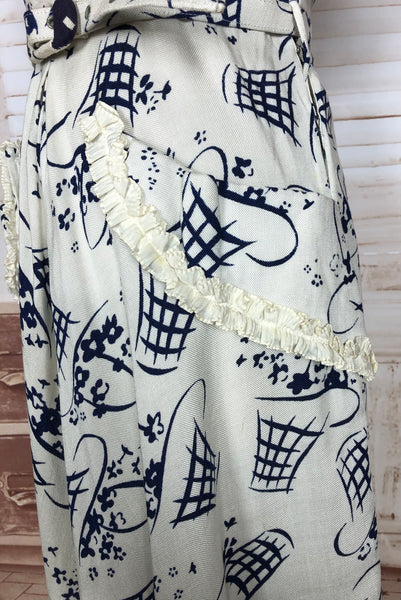 RESERVED FOR SENDI - PLEASE DO NOT PURCHASE - Stunning Original 1940s Vintage Blue And White Flower Basket Novelty Print Dress CC41