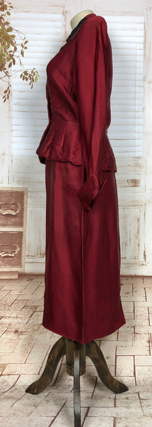 Exquisite Original 1940s Vintage Red And Black Femme Fatale Peplum Suit
