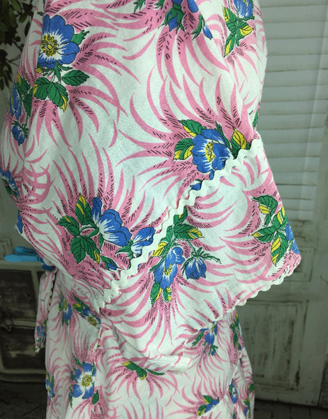 Original 1950s 50s Vintage Short Sleeve Cotton Summer Suit In Pink, White And Blue Hawaiian Floral Pattern