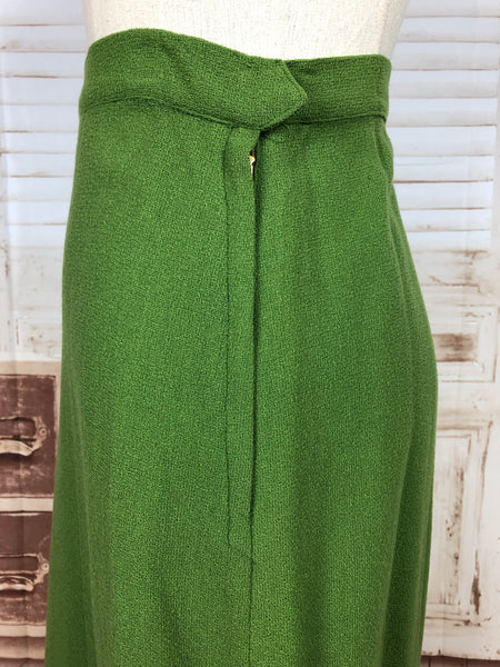 LAYAWAY PAYMENT 2 OF 3 - RESERVED FOR NIKA - Fabulous Original 1940s 40s Vintage Bright Lawn Green Wool Crepe Suit With Huge Buttons